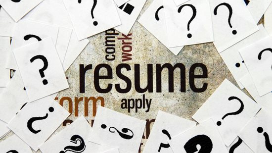 The word resume surrounded by question marks 